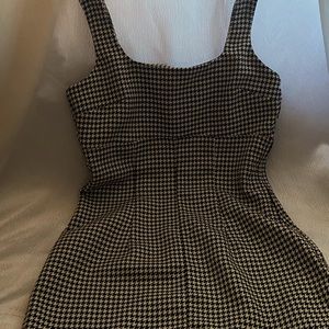 -H&M Dress, perfect for layering and hugs your waist tight.